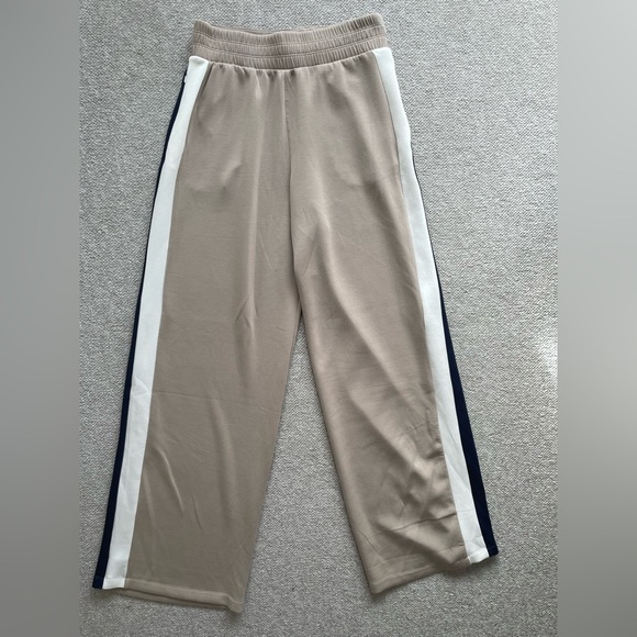 SPANX Women’s Air Essentials Colorblock Wide Leg Track Pant, Ashwood, Size L - Picture 4 of 8